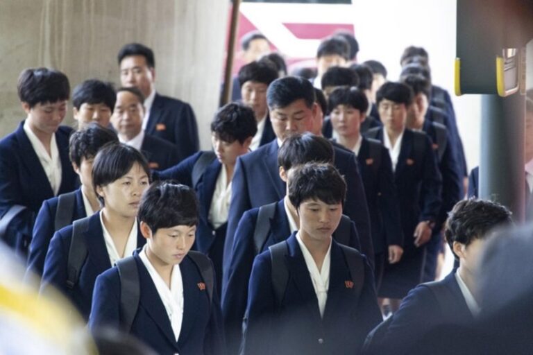 North-Korean-womens-soccer-club-arrives-in-South-Korea