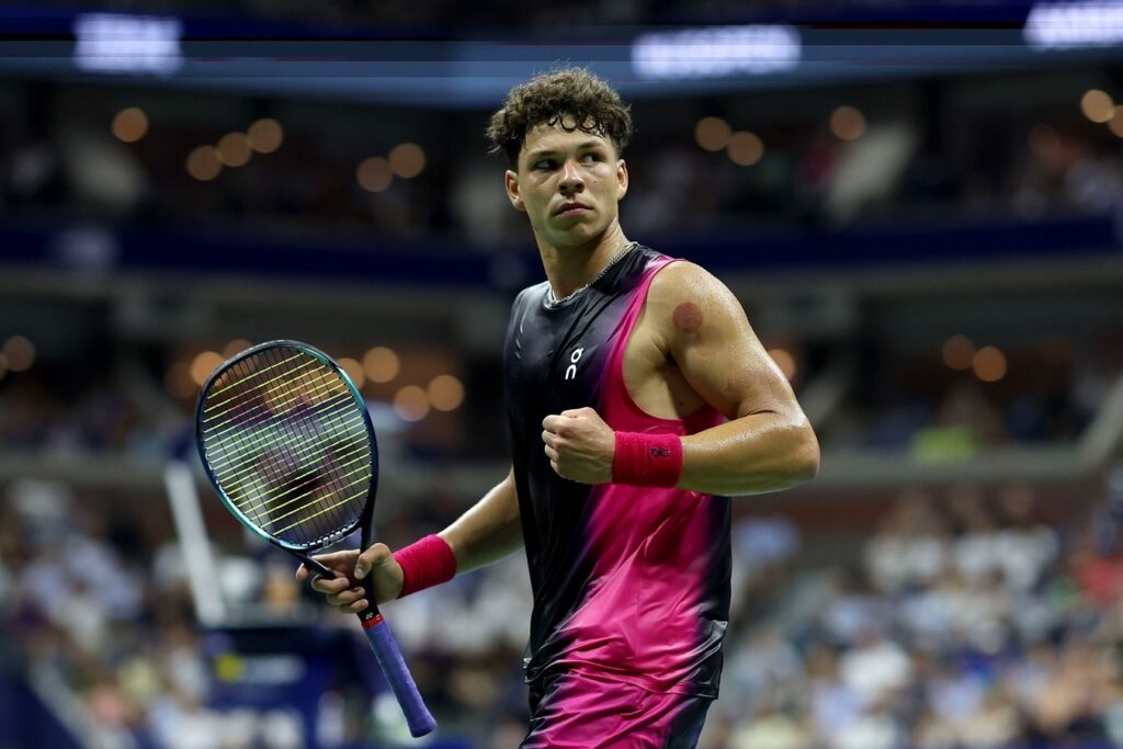 ben-shelton-odolel-tejlora-frica-v-finale-turnira-v-dallase-otygrav-tri-matchbola_17711898581604343831